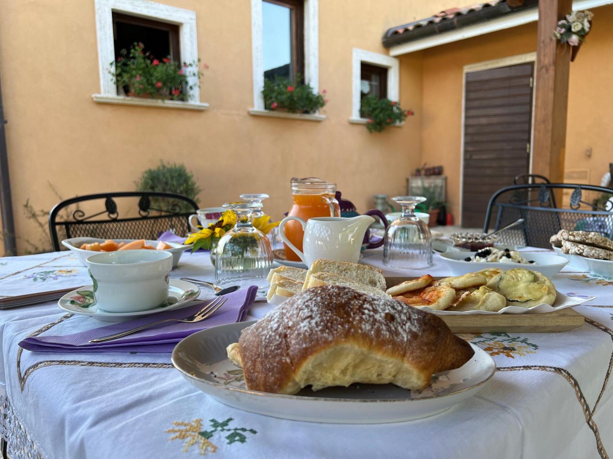 Bed & Breakfast Le Piagge Scurcola Marsicana Kültér fotó